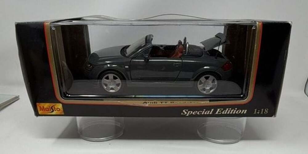 Maisto 1:18 Audi TT Roadster Special Edition Diecast Model Car